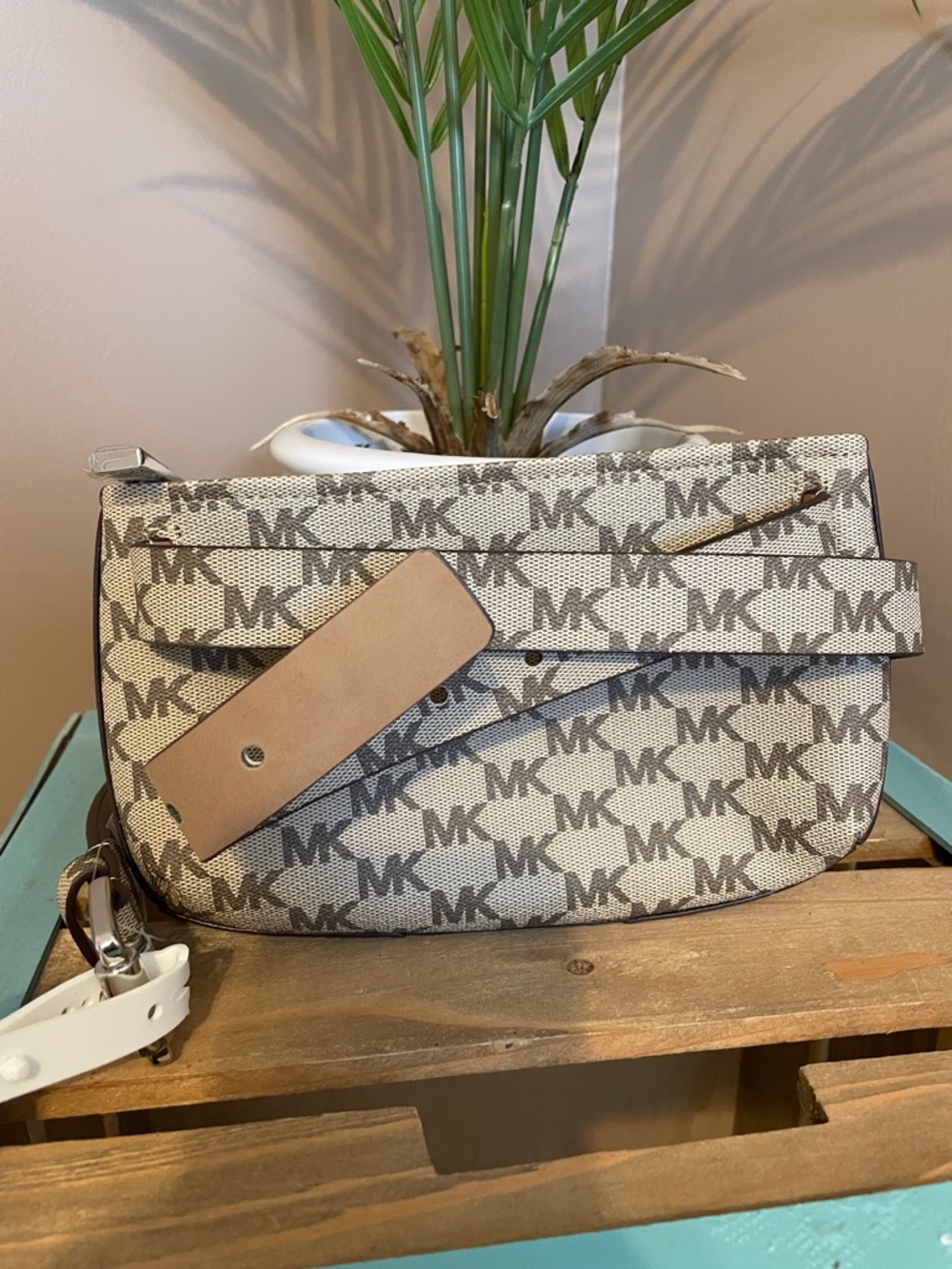 Michael Kors Monogram Beige and White Belt Bag (NWT) - Picture 2 of 4